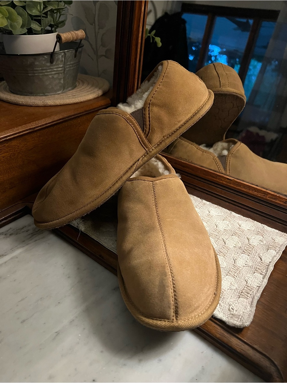 UGG Classic Scuff Romeo II Sheepskin Lined Casual Slippers Tan Men's Size 11 GUC